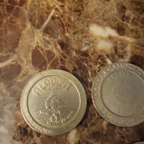 11 Vegas  gaming Tokens 79-92. - Picture 4 of 9